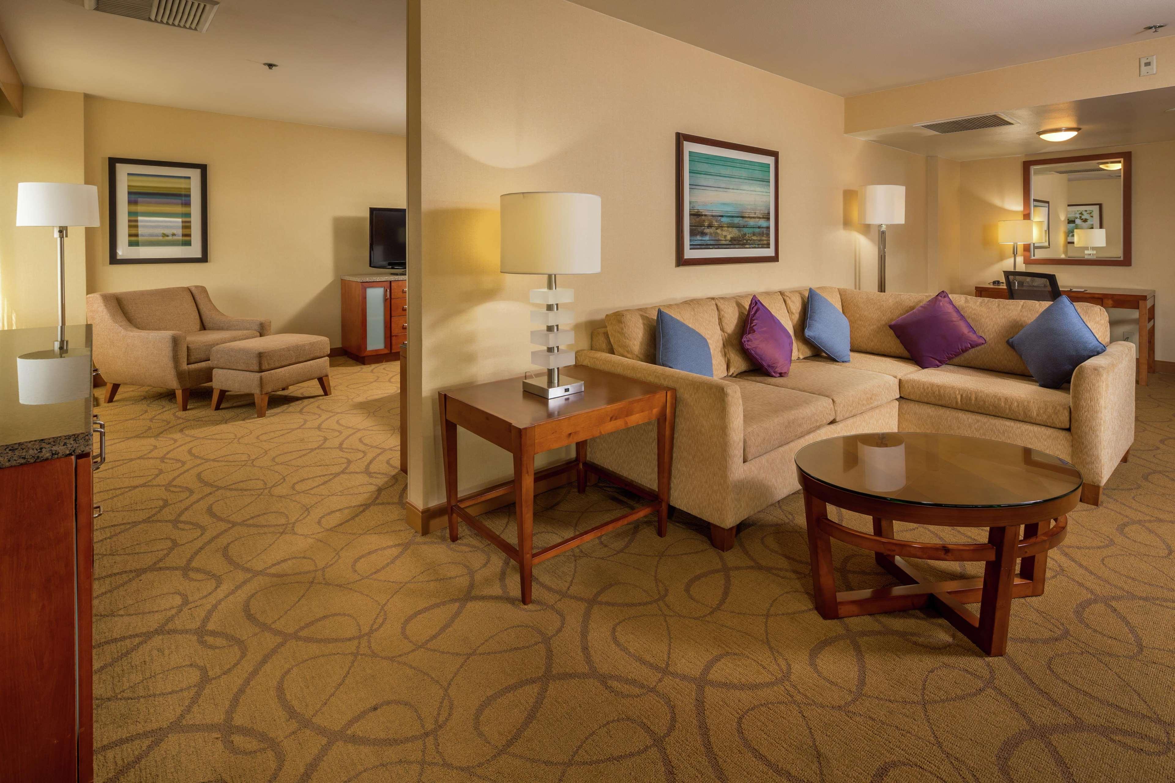 Hotel Doubletree By Hilton Carson Extérieur photo