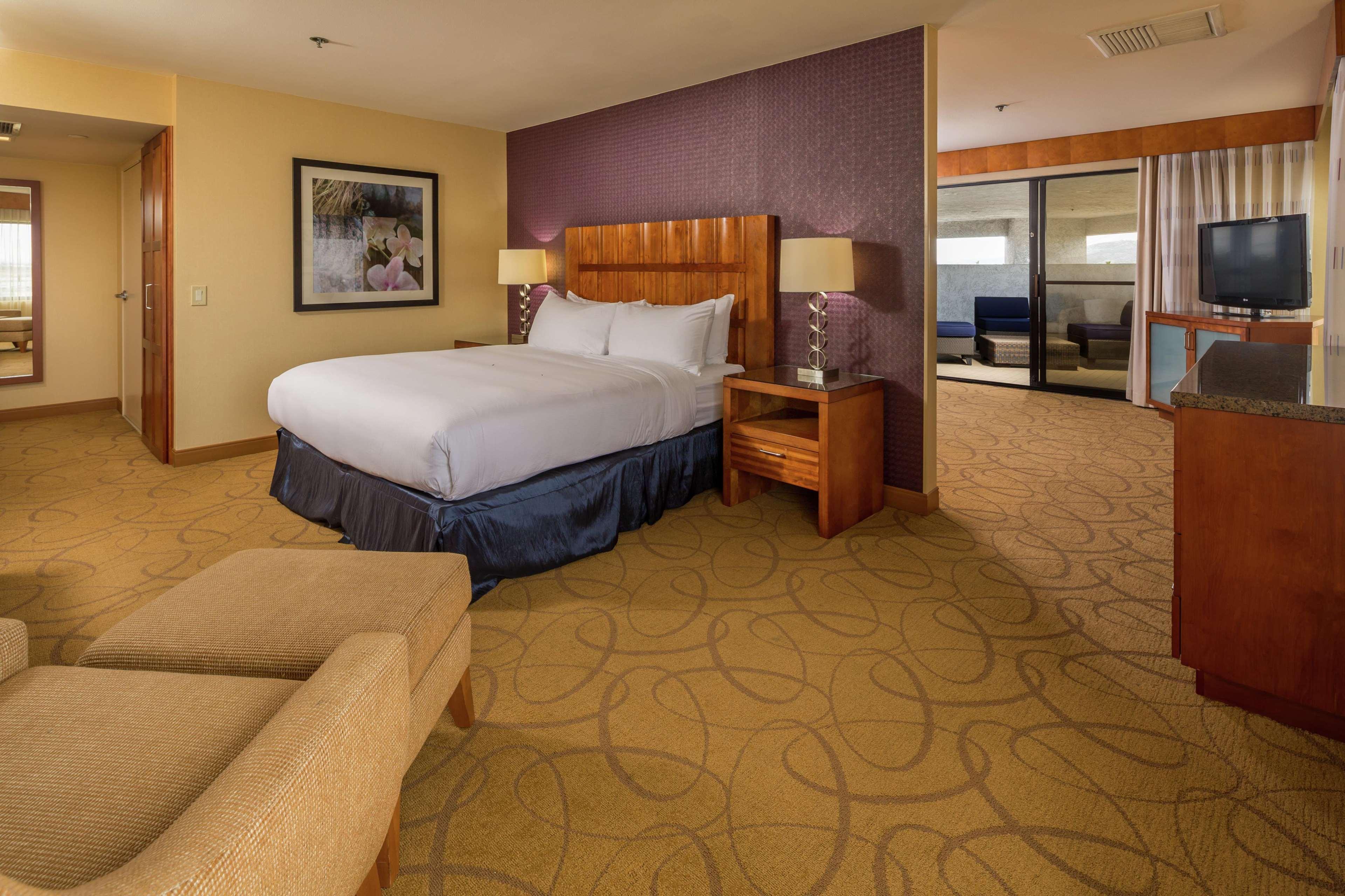 Hotel Doubletree By Hilton Carson Extérieur photo