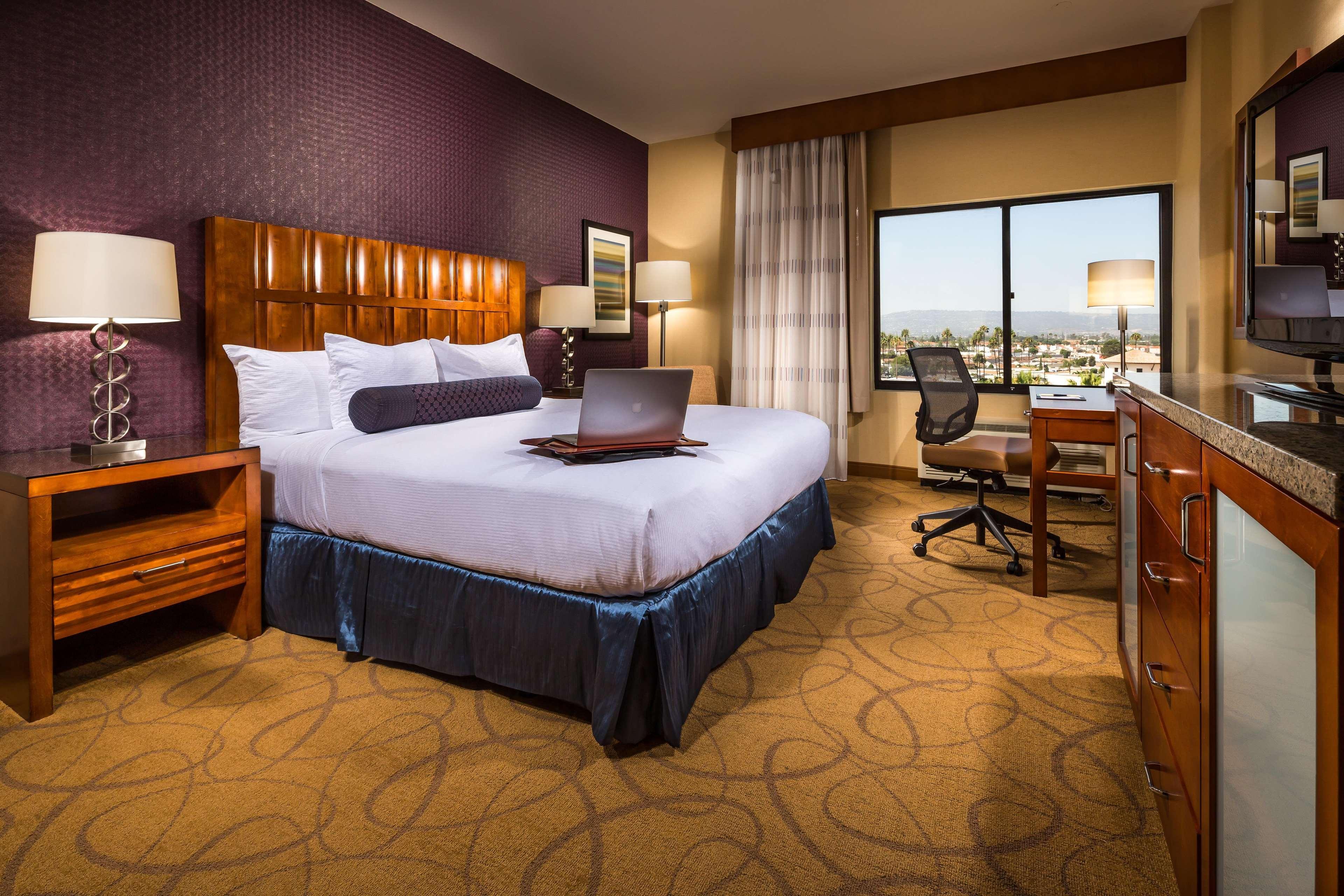 Hotel Doubletree By Hilton Carson Extérieur photo