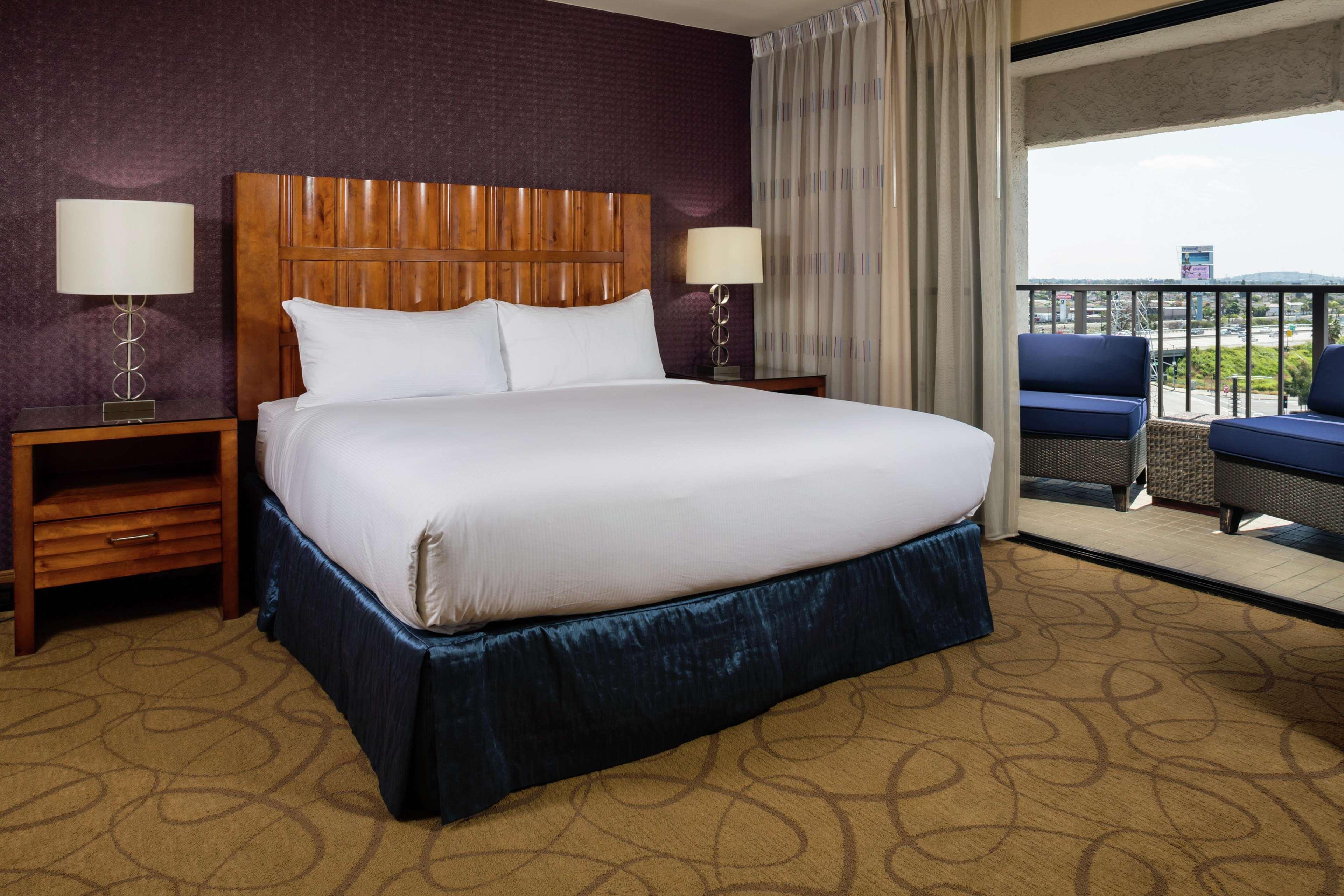Hotel Doubletree By Hilton Carson Extérieur photo