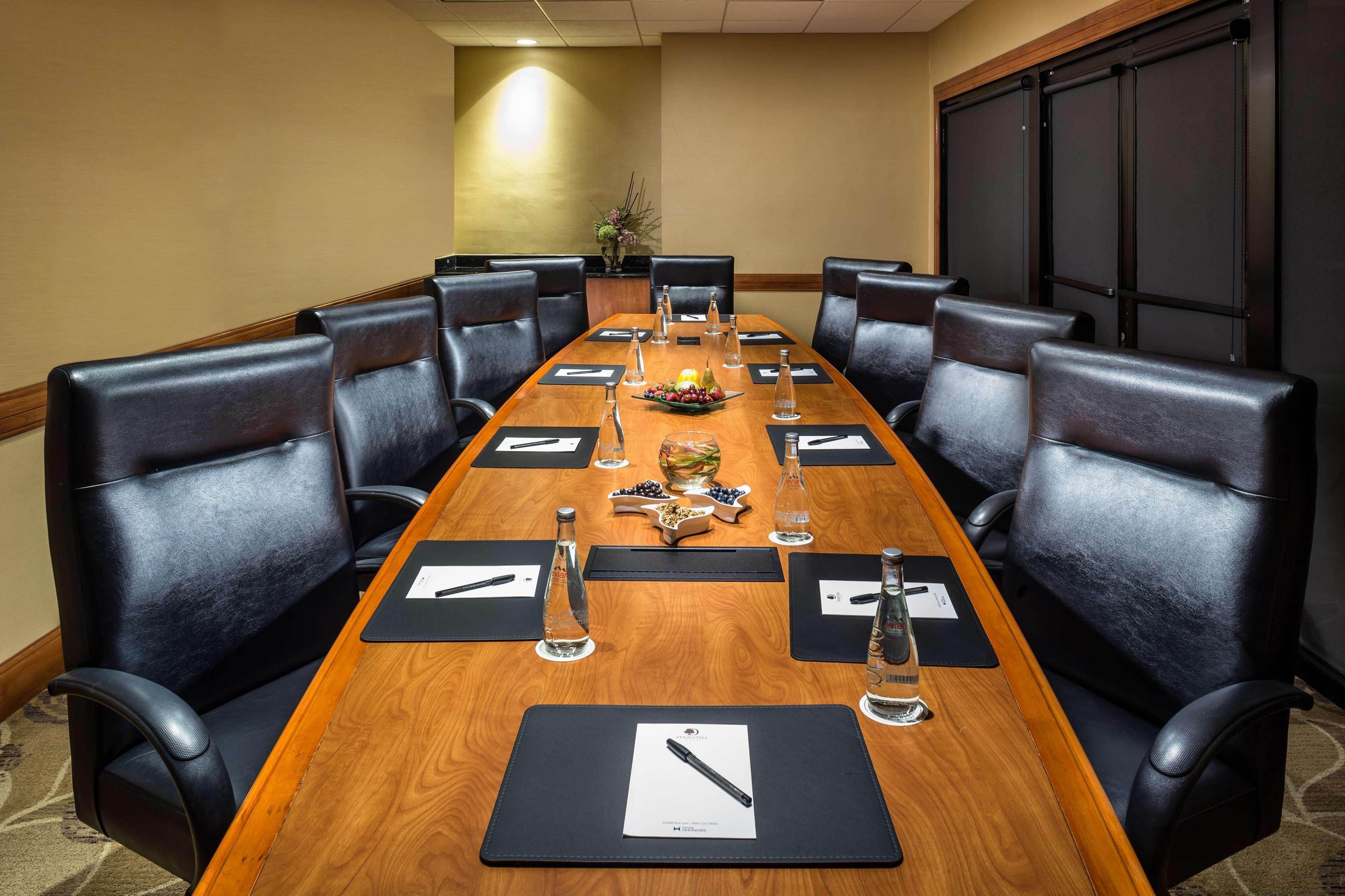 Hotel Doubletree By Hilton Carson Extérieur photo