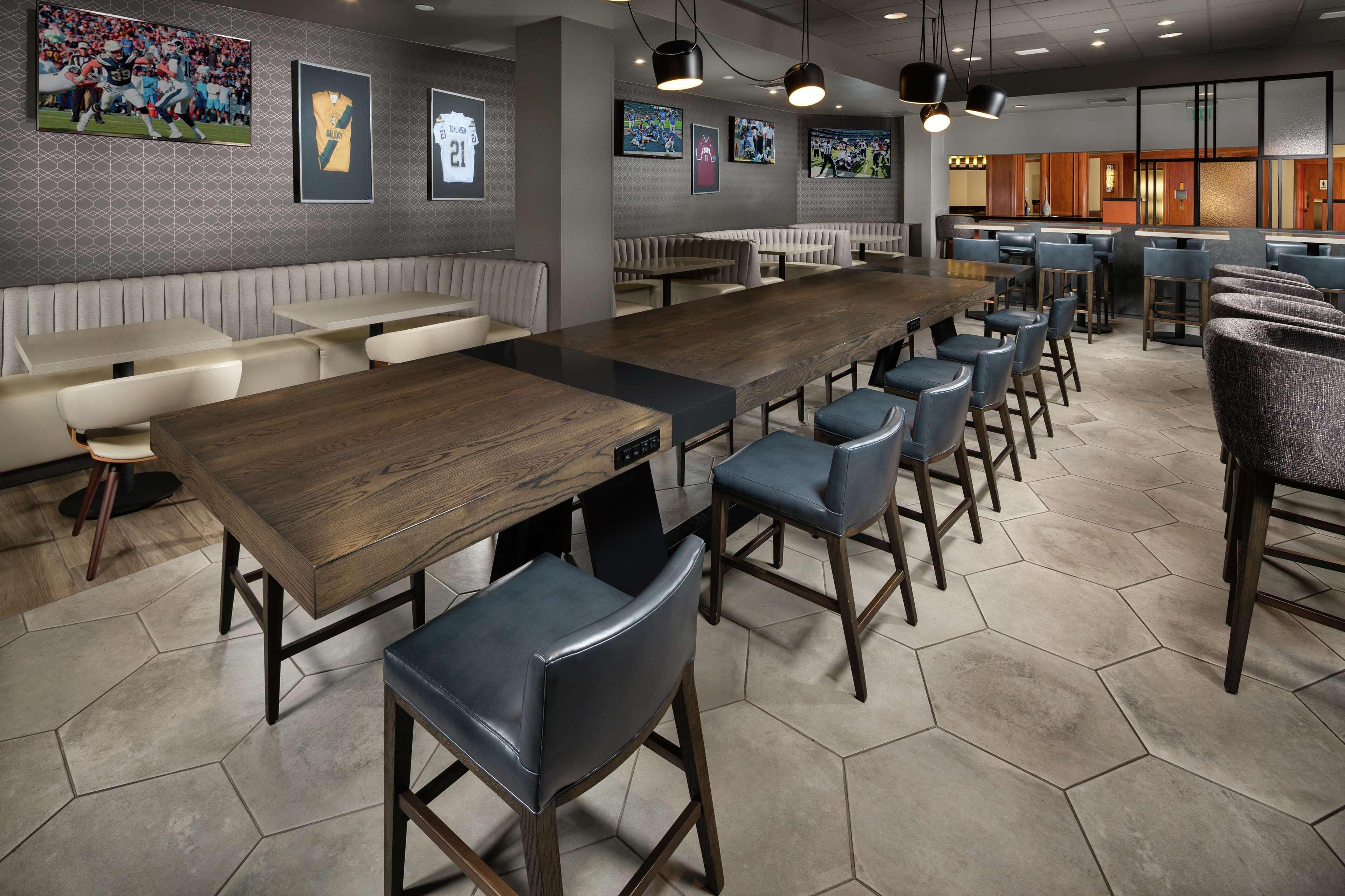 Hotel Doubletree By Hilton Carson Extérieur photo