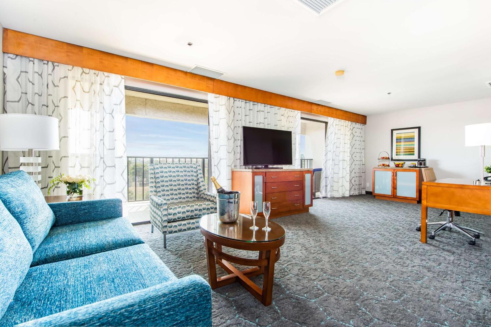 Hotel Doubletree By Hilton Carson Extérieur photo