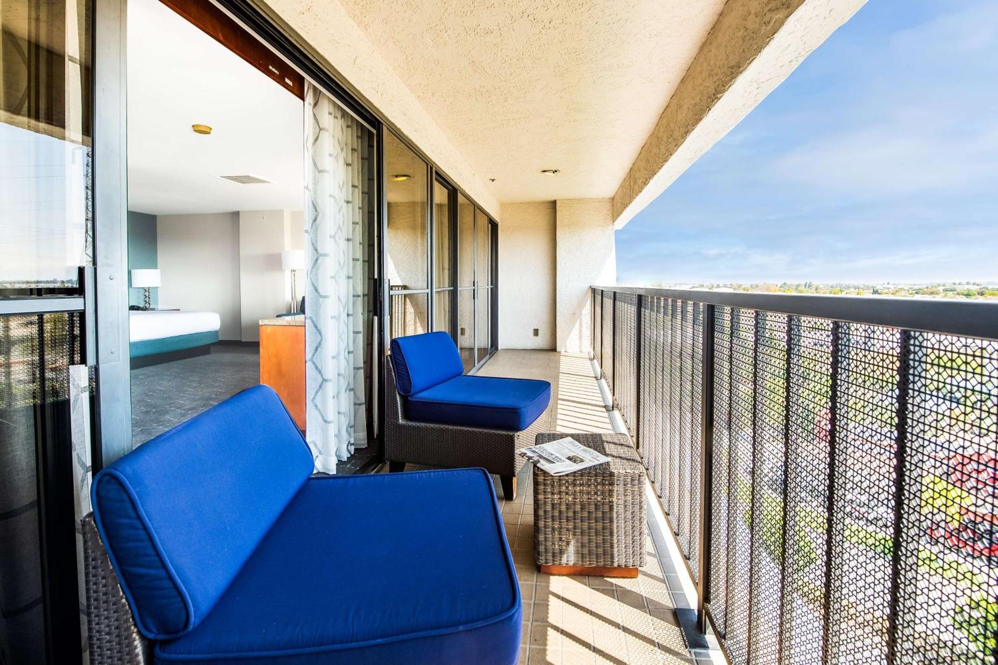Hotel Doubletree By Hilton Carson Extérieur photo