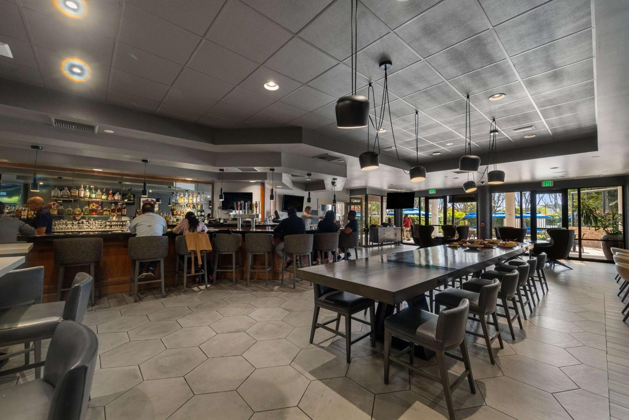 Hotel Doubletree By Hilton Carson Extérieur photo