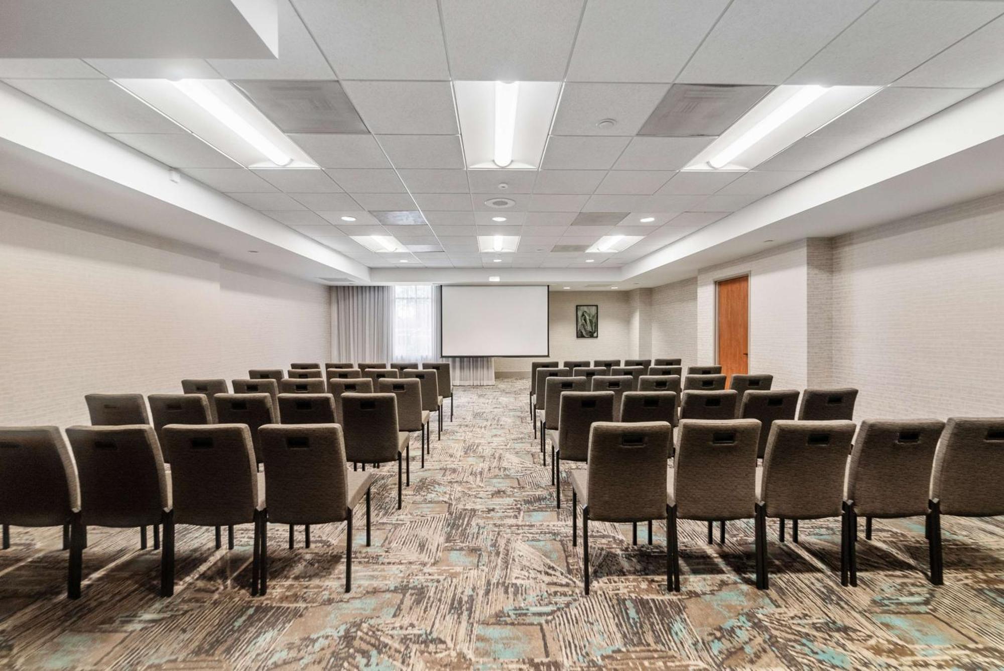 Hotel Doubletree By Hilton Carson Extérieur photo